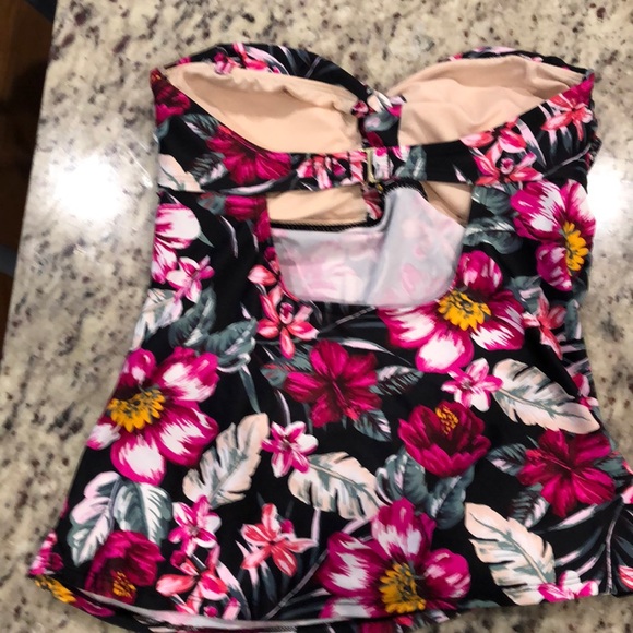 Medina tropical floral tanking top NWOT - Picture 2 of 3